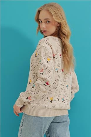 Kadın Açık Bej Bisiklet Yaka Delik Ajurlu Ve Nakışlı Triko Kazak ALC-X9392