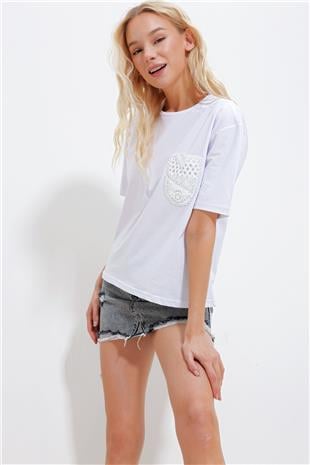 Kadın Beyaz Bisiklet Yaka Güpür Cepli T-Shirt ALC-X11975