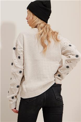 Kadın Bej Bisiklet Yaka Motifli Nakış İşlemeli Triko Kazak ALC-X9633