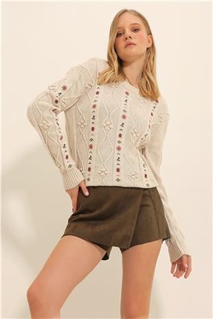 Kadın Krem Bisiklet Yaka Motifli Nakışlı Triko Kışlık Kazak ALC-X11319