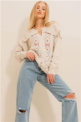 Kadın Krem Bisiklet Yaka Nakış İşlemeli Kolları Fırfırlı Kışlık Triko Hırka ALC-X11135
