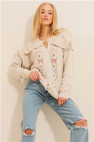 Kadın Krem Bisiklet Yaka Nakış İşlemeli Kolları Fırfırlı Kışlık Triko Hırka ALC-X11135