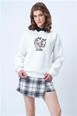 Kadın Beyaz Bisiklet Yaka Nakışlı  İçi Şardonlu 3 İplik Sweatshirt VS01177