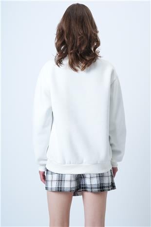 Kadın Beyaz Bisiklet Yaka Nakışlı  İçi Şardonlu 3 İplik Sweatshirt VS01177