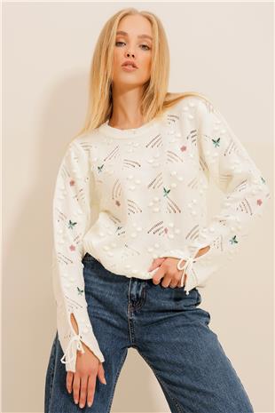 Kadın Ekru Bisiklet Yaka Nakışlı Triko Kazak ALC-X11136