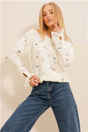 Kadın Ekru Bisiklet Yaka Nakışlı Triko Kazak ALC-X11136