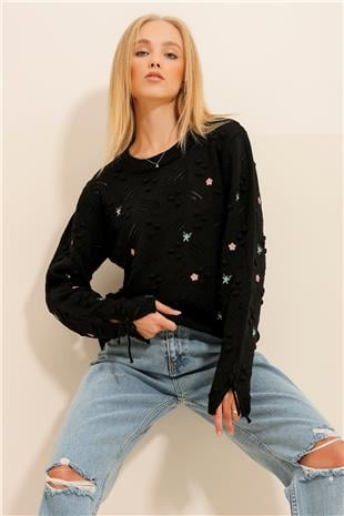 Kadın Siyah Bisiklet Yaka Nakışlı Triko Kazak ALC-X11136