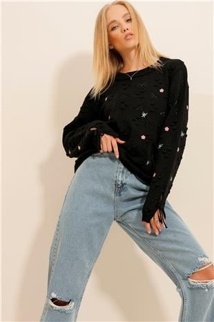 Kadın Siyah Bisiklet Yaka Nakışlı Triko Kazak ALC-X11136