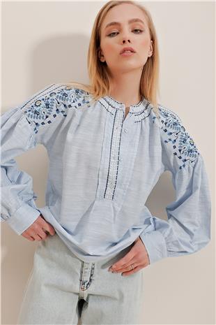 Kadın Mavi Bisiklet Yaka Omuzları Nakışlı Önü Düğmeli Terry Cotton Bluz ALC-X10311