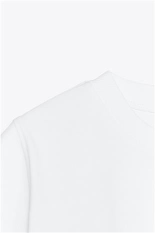 Kadın Beyaz Bisiklet Yaka Omuzları Vatkalı Kolsuz T-Shırt ALC-X14181