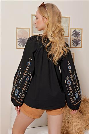 Kadın Siyah Bisiklet Yaka Önü Ve Kolları Nakışlı Keten Dokuma Bluz ALC-X10193