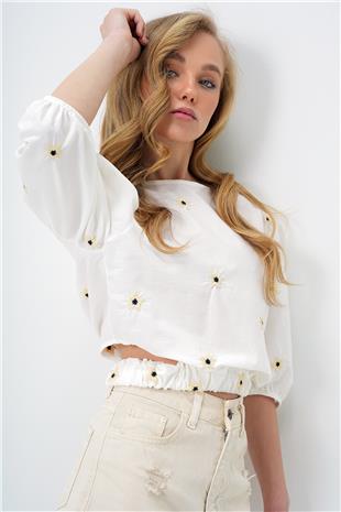 Kadın Beyaz Bisiklet Yaka Outcut Kesim Nakış İşlemeli Crop Keten Bluz ALC-X14106