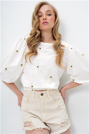 Kadın Beyaz Bisiklet Yaka Outcut Kesim Nakış İşlemeli Crop Keten Bluz ALC-X14106