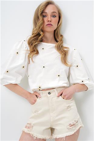 Kadın Beyaz Bisiklet Yaka Outcut Kesim Nakış İşlemeli Crop Keten Bluz ALC-X14106