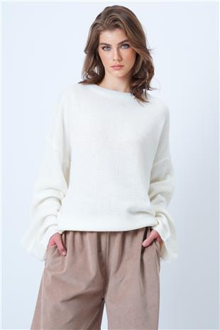Kadın Ekru Bisiklet Yaka Oversize Yün Karışımlı Triko Kazak VS01186