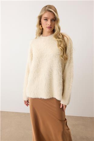 Kadın Krem Bisiklet Yaka Uzun Kollu Tüylü Triko Kazak VS00904