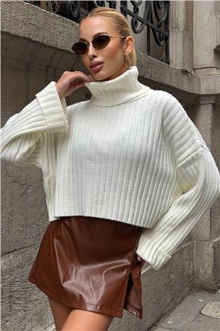 Kadın Beyaz Boğazlı Fitilli Crop Triko Kazak VS01392