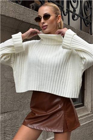 Kadın Beyaz Boğazlı Fitilli Crop Triko Kazak VS01392