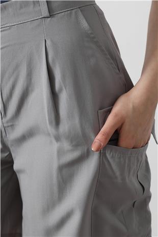 Kadın Gri Çift Cepli Düğme Kapamalı Kargo Cepli Şort VS00472