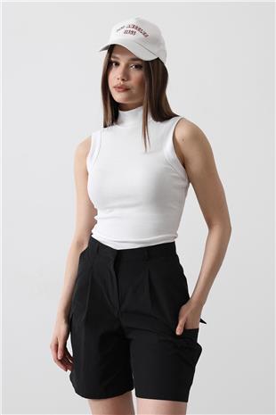 Kadın Siyah Çift Cepli Düğme Kapamalı Kargo Cepli Şort VS00472