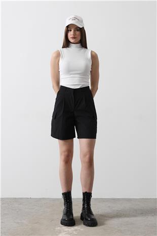 Kadın Siyah Çift Cepli Düğme Kapamalı Kargo Cepli Şort VS00472