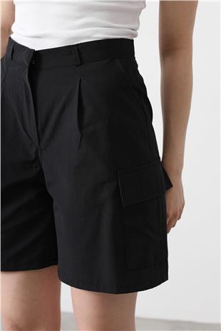 Kadın Siyah Çift Cepli Düğme Kapamalı Kargo Cepli Şort VS00472