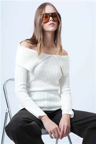 Kadın Ekru Carmen Yaka Düğme Detaylı Triko Kazak VS01291