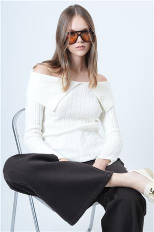 Kadın Ekru Carmen Yaka Düğme Detaylı Triko Kazak VS01291