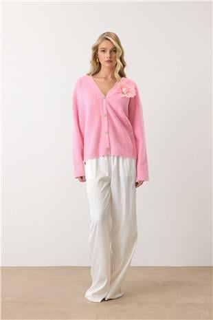 Kadın Pembe Çiçek Aksesuarlı Düğme Kapamalı Derin V Yaka Hırka VS00912