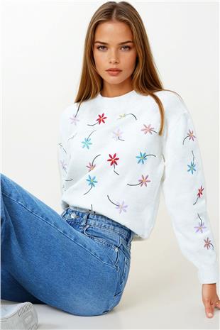 Kadın Ekru Çiçek İşlemeli Dik Yaka Triko Kazak VS00858