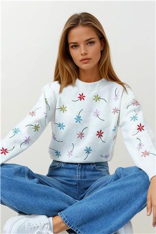 Kadın Ekru Çiçek İşlemeli Dik Yaka Triko Kazak VS00858