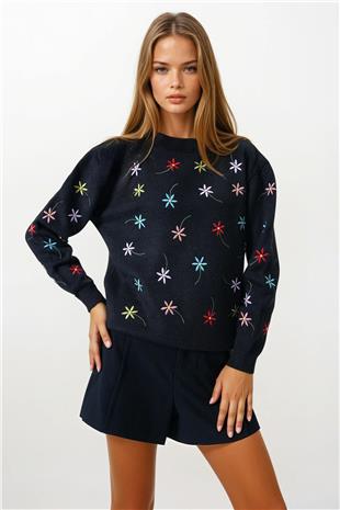 Kadın Siyah Çiçek İşlemeli Dik Yaka Triko Kazak VS00858