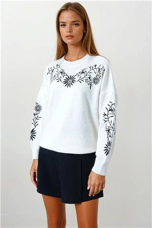 Kadın Ekru Çiçek Nakışlı Bisiklet Yaka Triko Kazak VS00862