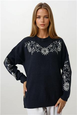 Kadın Siyah Çiçek Nakışlı Bisiklet Yaka Triko Kazak VS00862