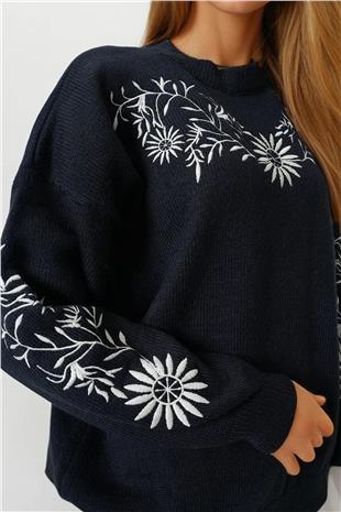 Kadın Siyah Çiçek Nakışlı Bisiklet Yaka Triko Kazak VS00862