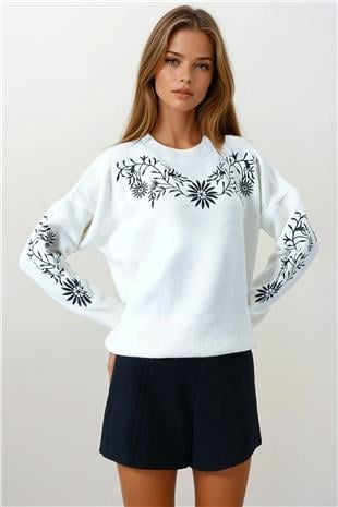 Kadın Ekru Çiçek Nakışlı Bisiklet Yaka Triko Kazak VS00862