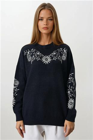 Kadın Siyah Çiçek Nakışlı Bisiklet Yaka Triko Kazak VS00862