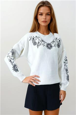 Kadın Ekru Çiçek Nakışlı Bisiklet Yaka Triko Kazak VS00862