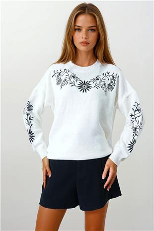 Kadın Ekru Çiçek Nakışlı Bisiklet Yaka Triko Kazak VS00862