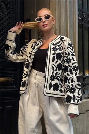 Kadın Ekru Çiçek Nakışlı İçi Astarlı Ceket VS00717