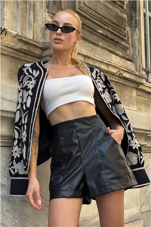Kadın Siyah Çif Cepli Fermuar Kapamalı Deri Şort VS00718