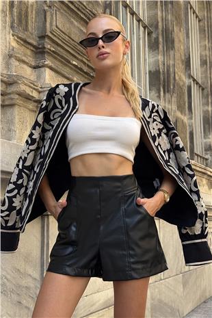Kadın Siyah Çif Cepli Fermuar Kapamalı Deri Şort VS00718