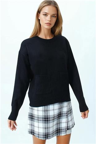 Kadın Siyah Çift Cepli Bisiklet Yaka Triko Kazak VS01055