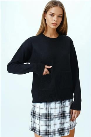 Kadın Siyah Çift Cepli Bisiklet Yaka Triko Kazak VS01055