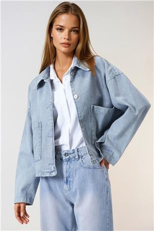 Kadın Açık Mavi Çift Cepli Düğme Kapamalı Denim Ceket VS01022