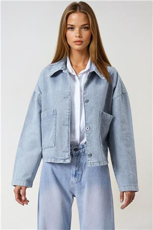 Kadın Açık Mavi Çift Cepli Düğme Kapamalı Denim Ceket VS01022
