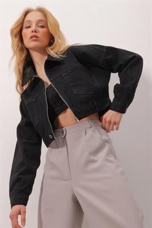 Kadın Siyah Çift Cepli Fermuarlı Crop Denim Ceket ALC-X9899