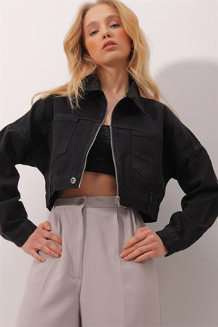 Kadın Siyah Çift Cepli Fermuarlı Crop Denim Ceket ALC-X9899
