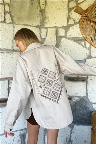 Kadın Bej Çift Cepli Omuzları Ve Sırtı Nakışlı Çıtçıt Kapamalı Oversize Gabardin Ceket ALC-X11002