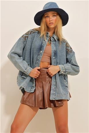 Kadın Mavi Çift Cepli Omuzları Ve Sırtı Nakışlı Oversize Jean Ceket ALC-X10808